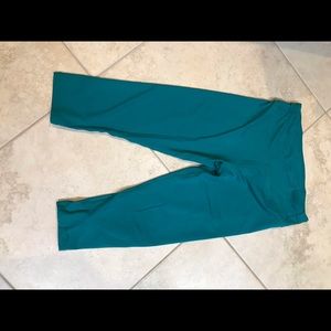 Fabletics Teal Crop size Medium